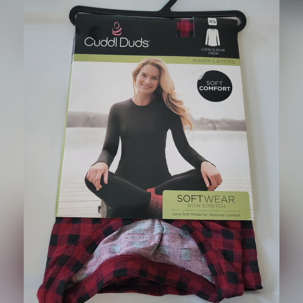 Cuddl Duds Softwear With Stretch Black and Maroon Long Sleeve Crew